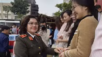 160 suất quà trao cho đoàn viên, lao động khó khăn trong CAND