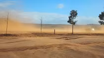 Người dân kêu cứu do bụi đất từ khu công nghiệp ào ạt “tấn công”