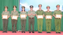 Giám đốc Công an tỉnh Vĩnh Long đối thoại với đoàn viên thanh niên