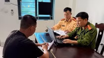 Nghệ An: Xử phạt hành chính chủ xe bán tải cản trở giao thông