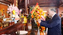 Tổng Bí thư Tô Lâm dâng hương tưởng niệm Chủ tịch Hồ Chí Minh tại Nghệ An
