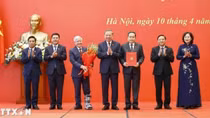 Trao Quyết định của Bộ Chính trị chỉ định Đảng ủy Quốc hội nhiệm kỳ 2025-2030