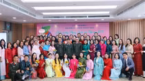 Phụ nữ Cục Đối ngoại duyên dáng với áo dài truyền thống