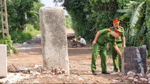 Hà Nội: Chính quyền siết chặt bến bãi, trạm trộn không phép dọc bãi sông