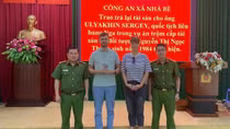 Du khách người Nga vui mừng nhận lại tài sản bị lấy trộm