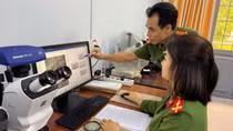 Những người lặng thầm đi tìm sự thật từ những dấu vết