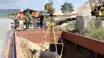 Đấu tranh với nạn “cát tặc” ở khu vực giáp ranh trên sông Lam