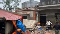 Tầng 2 ngôi nhà đổ sập sau tiếng nổ lớn, 1 người tử vong