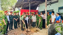 Khởi công sửa chữa nhà cho thương binh có hoàn cảnh khó khăn