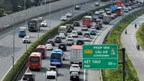 Người dân trở về Hà Nội sớm, dòng xe ùn dài cuối cao tốc Pháp Vân - Cầu Giẽ
