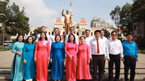 Nhiều hoạt động sôi nổi nhân kỷ niệm 51 năm Ngày thống nhất đất nước