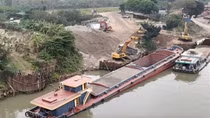 Hà Nội: Lúng túng trong công tác quản lý, xử lý hoạt động bến bãi dọc các tuyến sông