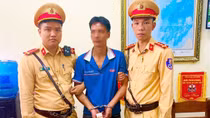 Tài xế lộ ma túy trong lúc bị kiểm tra nồng độ cồn