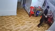 Xác minh clip nghi vấn con trai hành hung mẹ trong ngày Tết