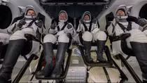 Tàu SpaceX hạ cánh xuống Thái Bình Dương, đưa bốn phi hành gia trở về Trái Đất