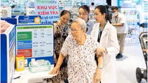 Câu chuyện về "Người gác cổng" thầm lặng trong hành trình chăm sóc sức khỏe toàn dân