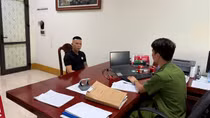 Triệu tập đối tượng hành hung lái xe tải giao hàng trong trường mầm non