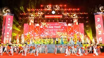 Người dân Miền Tây Nam Bộ đón giao thừa trong yên bình, hạnh phúc