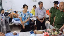 Lãnh đạo Công an TP Hà Nội thăm hỏi cán bộ Công an bị thương khi làm nhiệm vụ