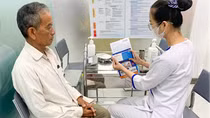 Lo ngại viêm não mô cầu, nhiều người đi tiêm chủng