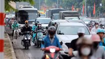 Người dân Hà Nội rời Thủ đô bắt đầu nghỉ lễ, cửa ngõ phía Nam đông đúc