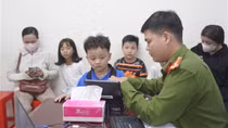 Công an phường ở Cà Mau cấp căn cước cho học sinh những ngày cuối tuần