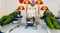 Công an xã ở Quảng Ngãi vượt chặng đường xa, truyền máu cứu nhiều người dân