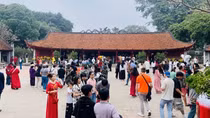 Hà Nội: Người dân hào hứng "tận hưởng" xe buýt, tàu điện, điểm gửi xe giá 0 đồng