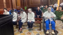 Em trai và cháu gái “đại gia” Hứa Thị Phấn ra tòa