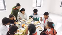 Nét đẹp nhân văn từ mô hình “Mẹ đỡ đầu - chắp cánh những ước mơ"