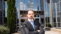 INTERPOL siết vòng vây với tội phạm dược phẩm trực tuyến