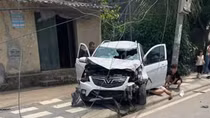 Ô tô va chạm xe máy, ba người trong một gia đình thương vong