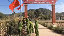 Mang ánh đèn chiếu sáng đường quê vùng đồng bào dân tộc Lạng Sơn