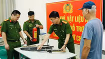Sử dụng dao, súng bắn đạn ghém không đúng mục đích sẽ bị xử lý như vũ khí quân dụng