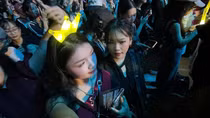 Bùng nổ concert và áp lực phải có mặt của giới trẻ