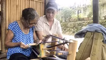 Người "dệt sử thi"