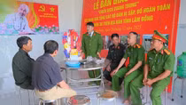 Thắm đượm nghĩa tình quân dân