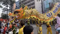 Hàng ngàn người dân tham gia lễ hội Tết Nguyên tiêu ở Chợ Lớn