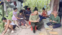 KOLs mang sắc phục Công an nhân dân