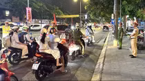 Công an Ninh Bình bảo đảm trật tự, an toàn giao thông để người dân vui chơi dịp nghỉ Lễ 30/4 – 1/5