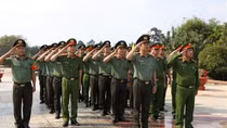 Dâng hương tri ân các Anh hùng - Liệt sĩ và tặng quà gia đình chính sách tại Tây Ninh