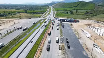 Vì sao các trạm dừng nghỉ cao tốc Bắc - Nam qua miền Trung thi công mãi không xong?