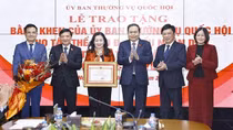 Chủ tịch Quốc hội trao tặng Bằng khen cho tập thể Báo Đại biểu nhân dân
