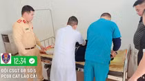 Cảnh sát giao thông kịp thời đưa người dân đi cấp cứu, vượt qua cơn nguy kịch