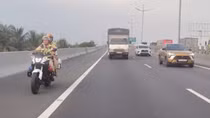 Đường về miền Tây thông thoáng, nghĩa tình