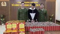 Phát hiện vụ buôn pháo giấy nổ cỡ khủng, quả to như bắp chân