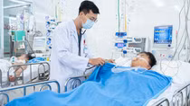 Vụ xe khách lao xuống vực: 2 thợ lặn cấp cứu tại Bệnh viện Chợ Rẫy sức khỏe hiện ra sao?