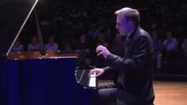 Nghệ sĩ piano hàng đầu thế giới Kevin Kenner biểu diễn tại Nhà hát Hồ Gươm