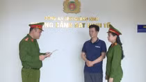 Bắt giữ 2 mẹ con dùng axit làm giả gần 1.000 lít “giấm nếp ủ men từ gạo”