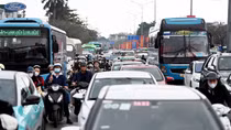 Người dân kết thúc nghỉ Tết sớm, cửa ngõ Hà Nội đông đúc trở lại
